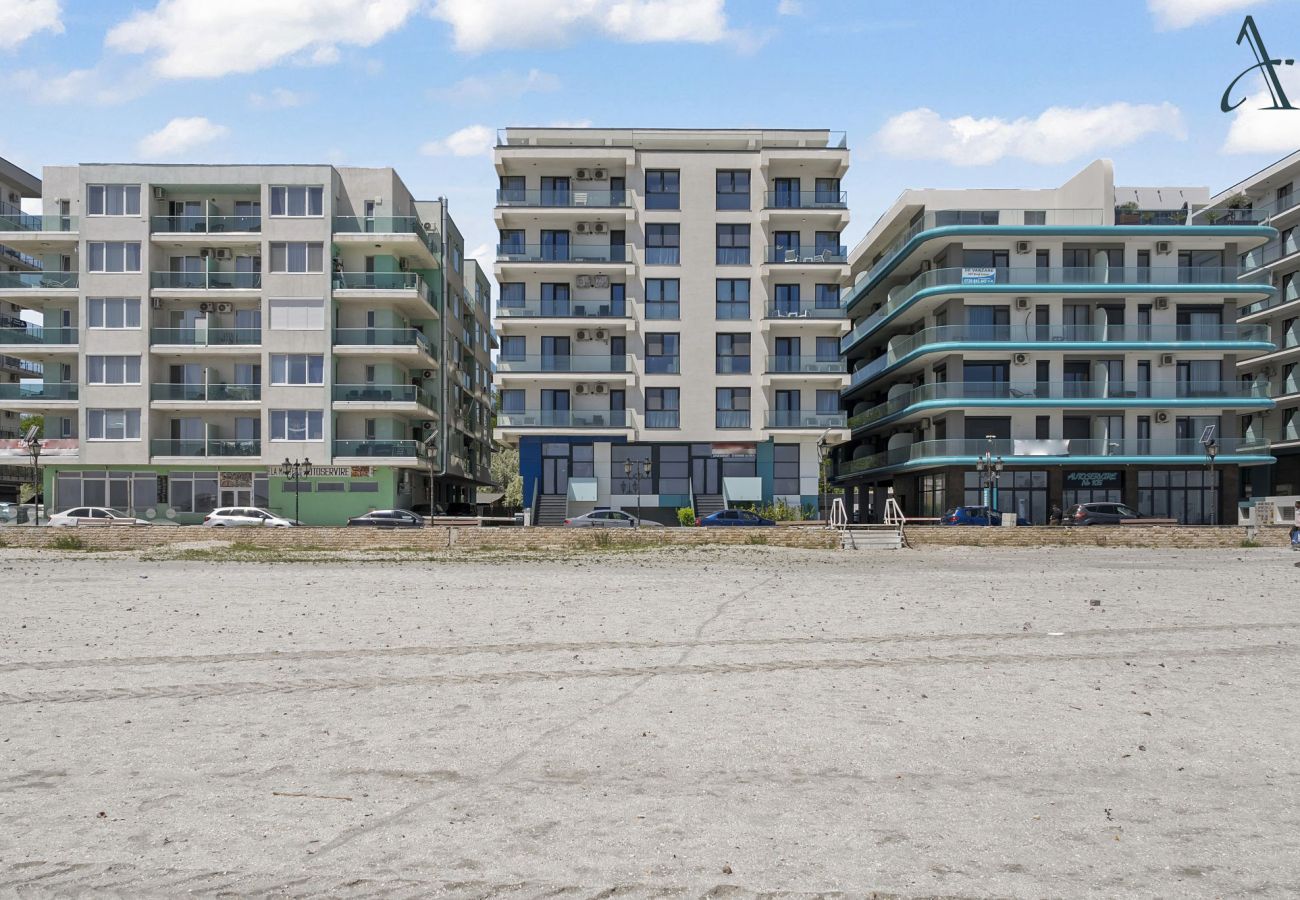 Apartment in Mamaia Nord - Serenity Breeze with Beach View