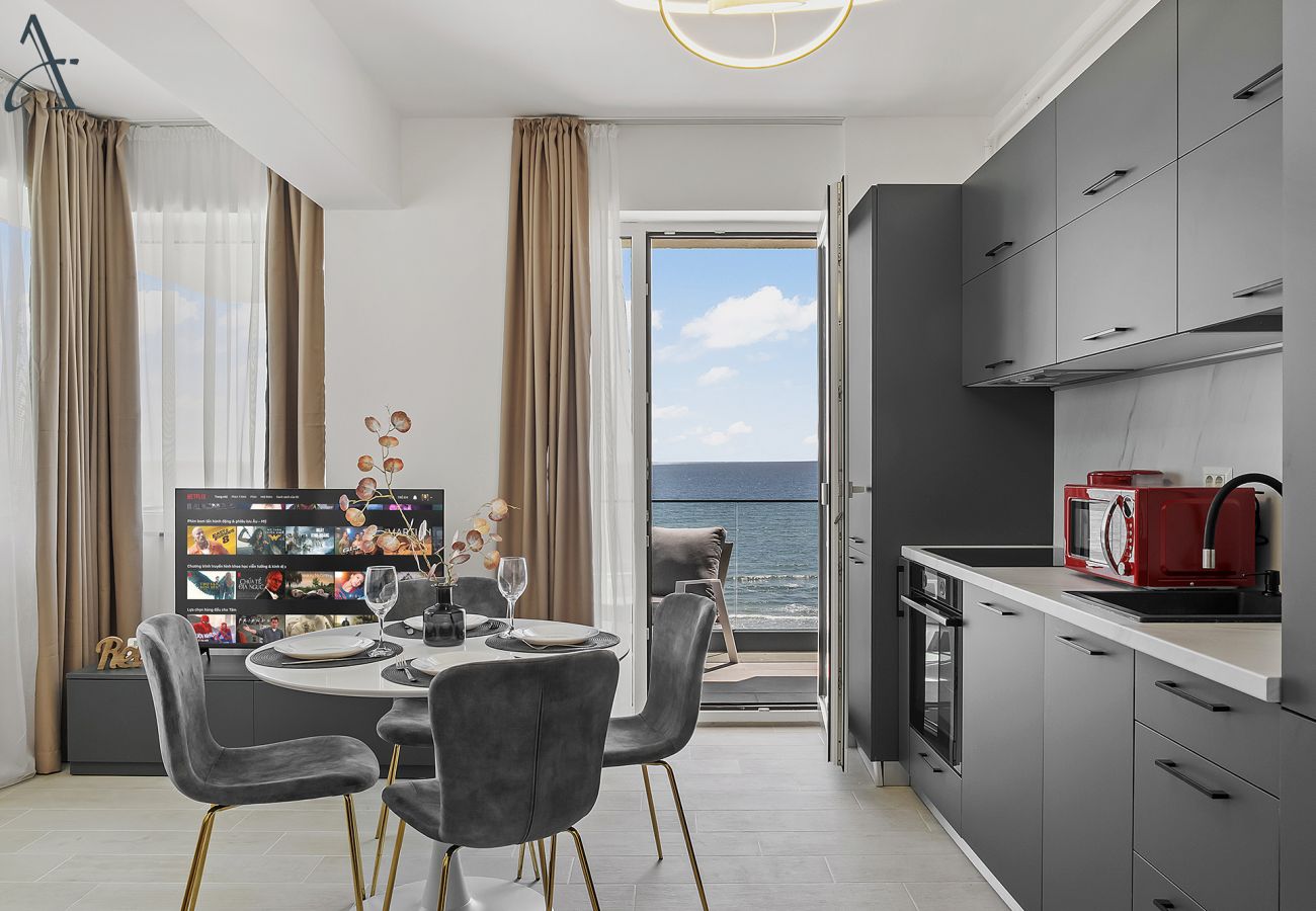 Apartment in Mamaia Nord - Serenity Breeze with Beach View