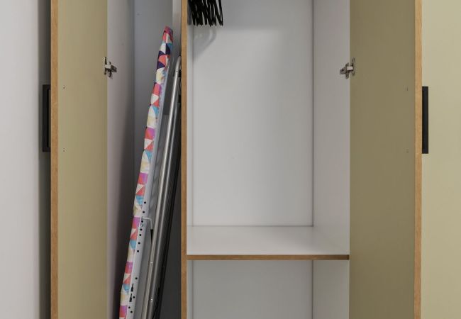 Apartment in Mamaia Nord - Brighthouse with Beach View Apartment in Mamaia Nord - Brighthouse with Beach View