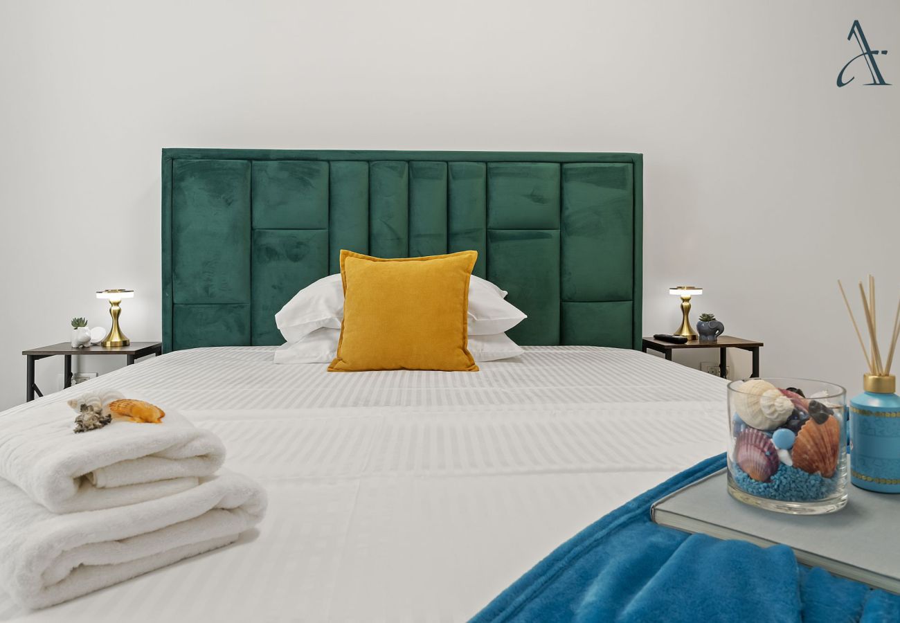 Apartment in Mamaia Nord - Brighthouse with Beach View