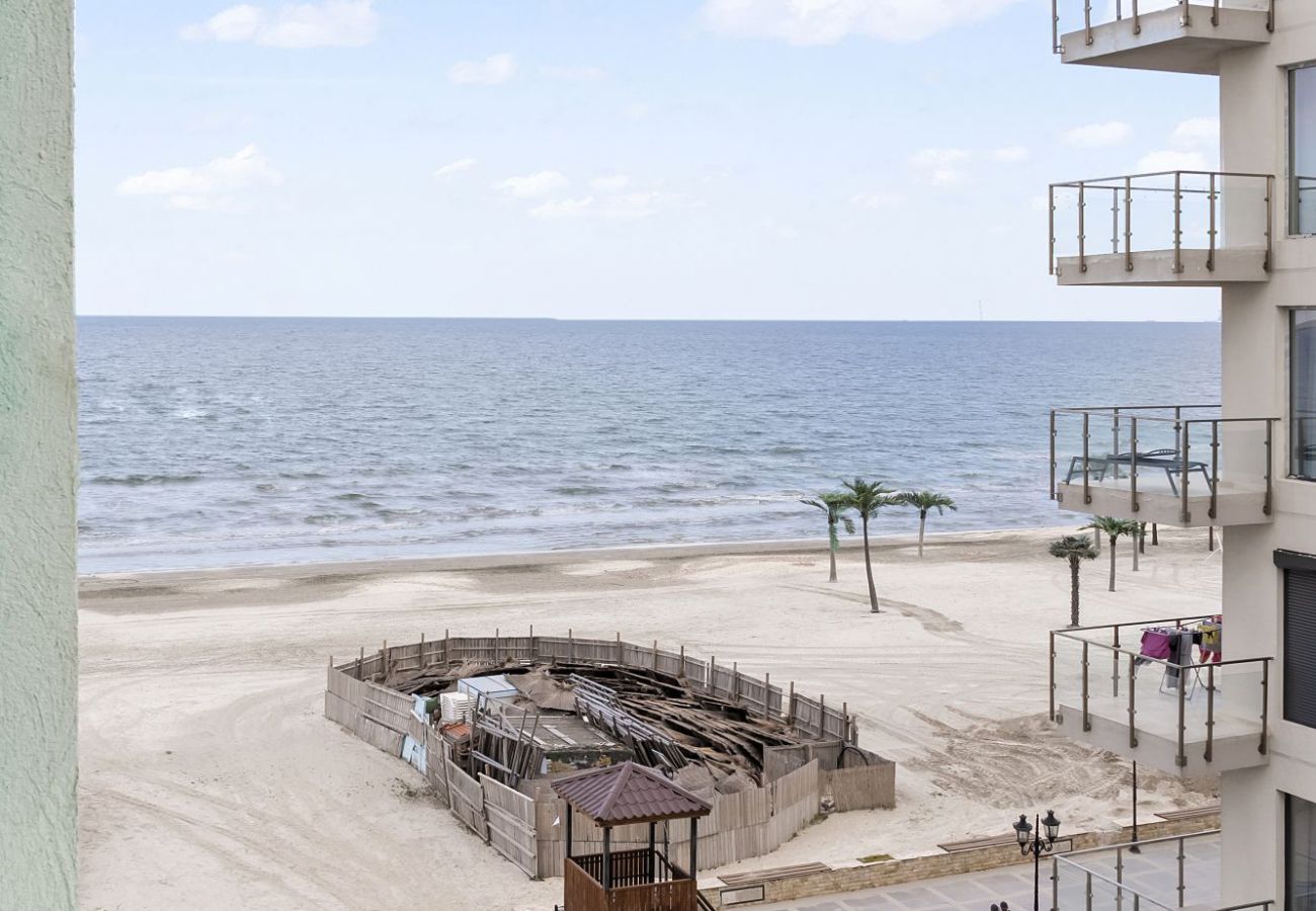 Apartment in Mamaia Nord - Brighthouse with Beach View