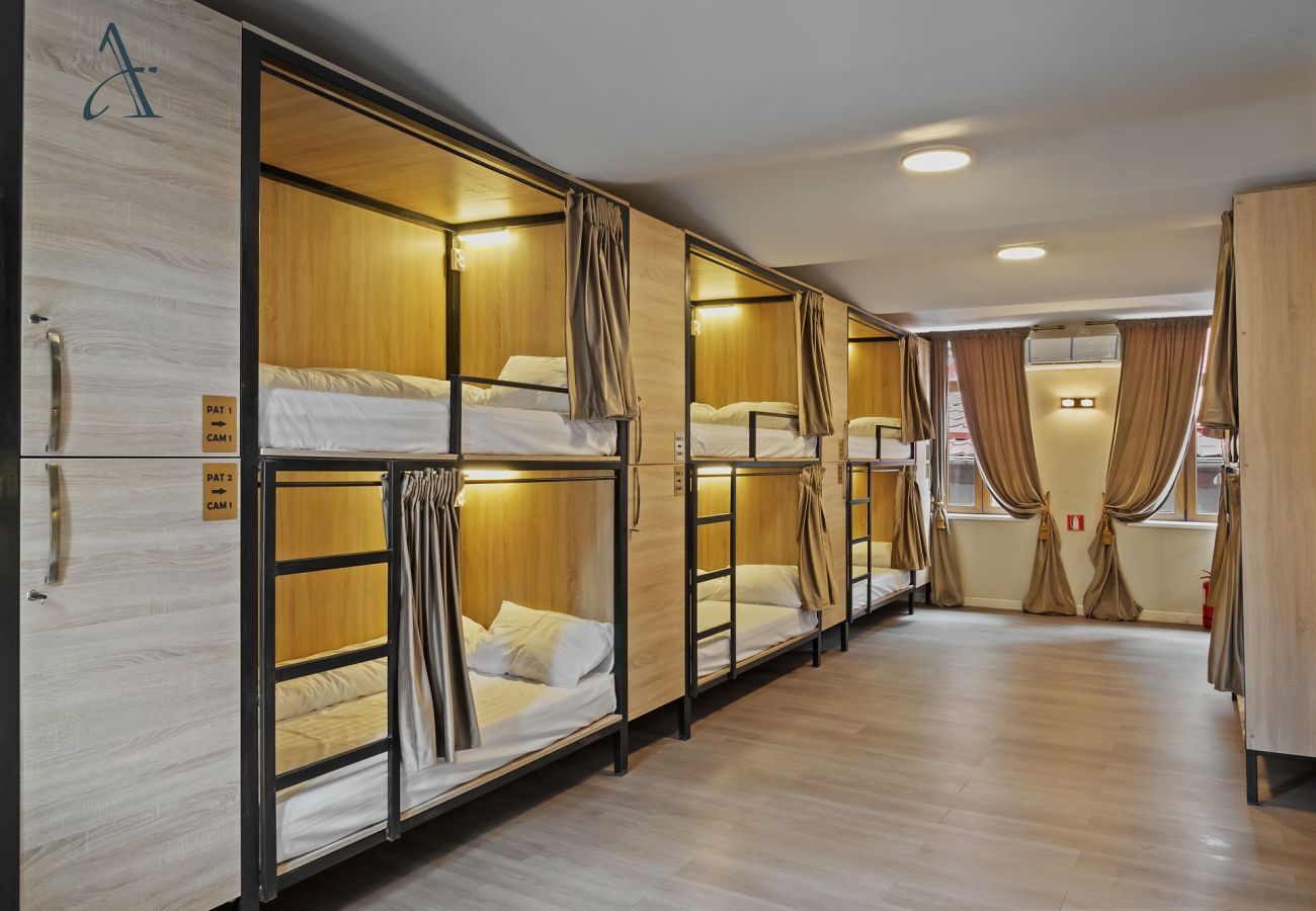 Residence in Bucharest - Ramana Hostel The Urban Twelve