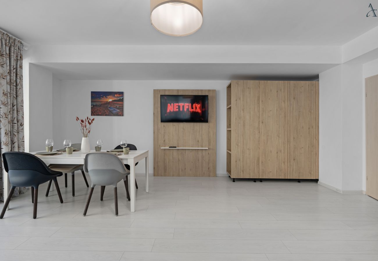 Apartment in Mamaia Nord - BlueWave Retreat