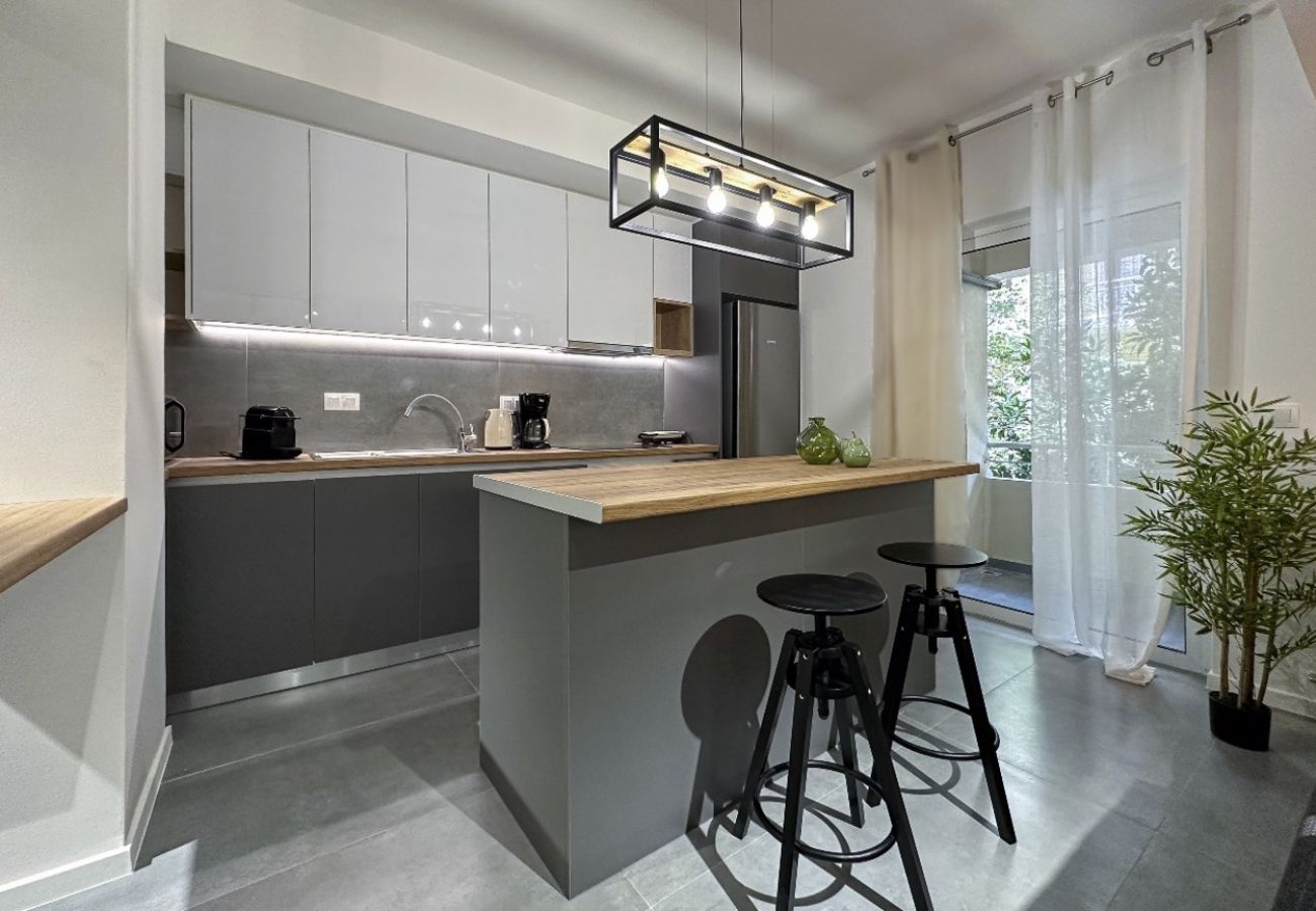 Apartment in Athens - Drakontos 1