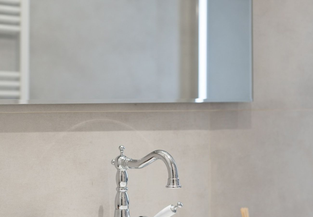 Apartment in Athens - Solonos 116