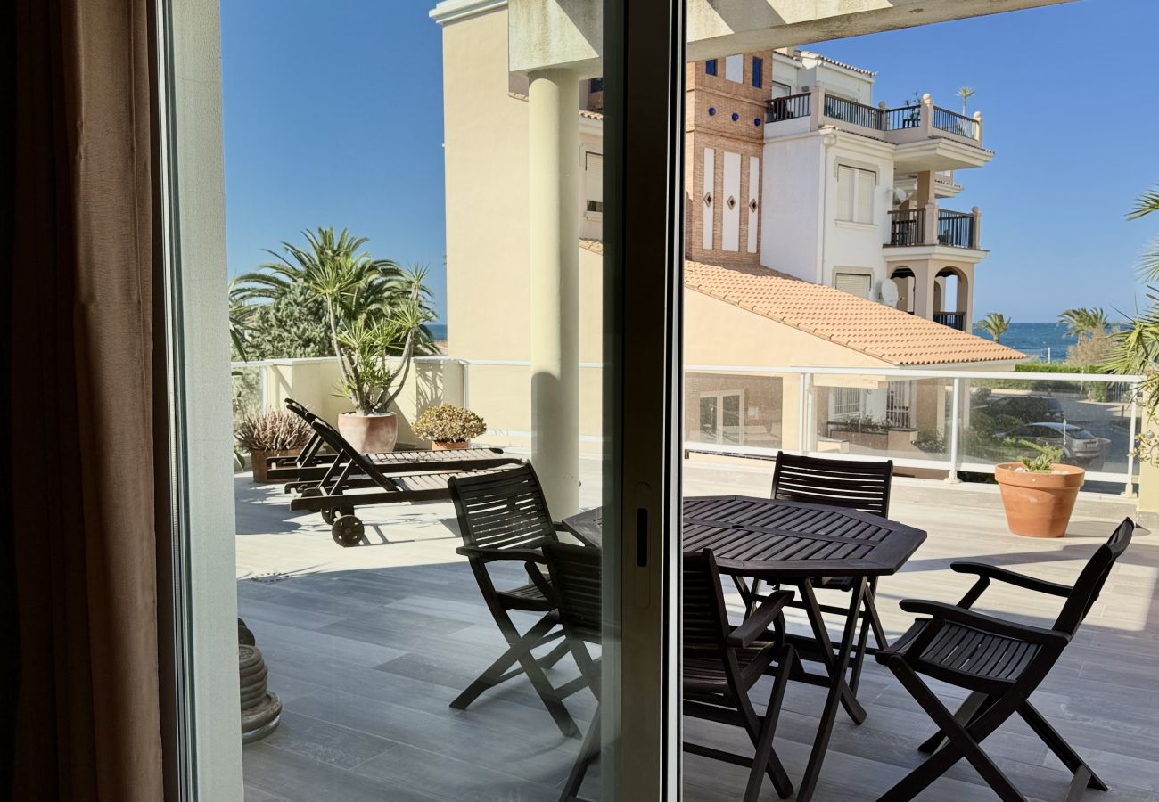 Apartment in Denia - CARLTON 5 Beachfront with large terrace