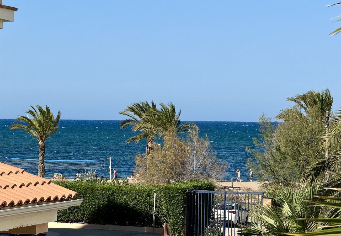 Apartment in Denia - CARLTON 5 Beachfront with large terrace