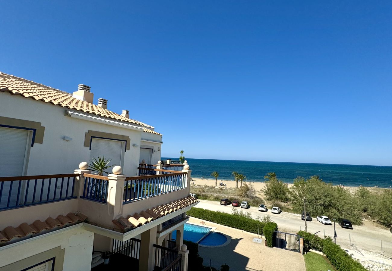 Apartment in Denia - CARLTON 131 beachfront, large terrace