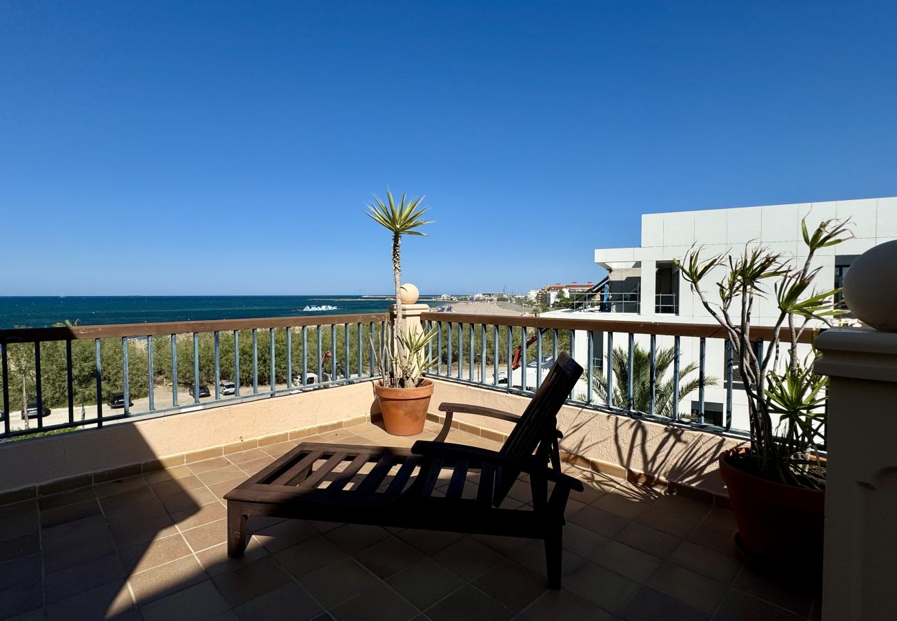 Apartment in Denia - CARLTON 131 beachfront, large terrace
