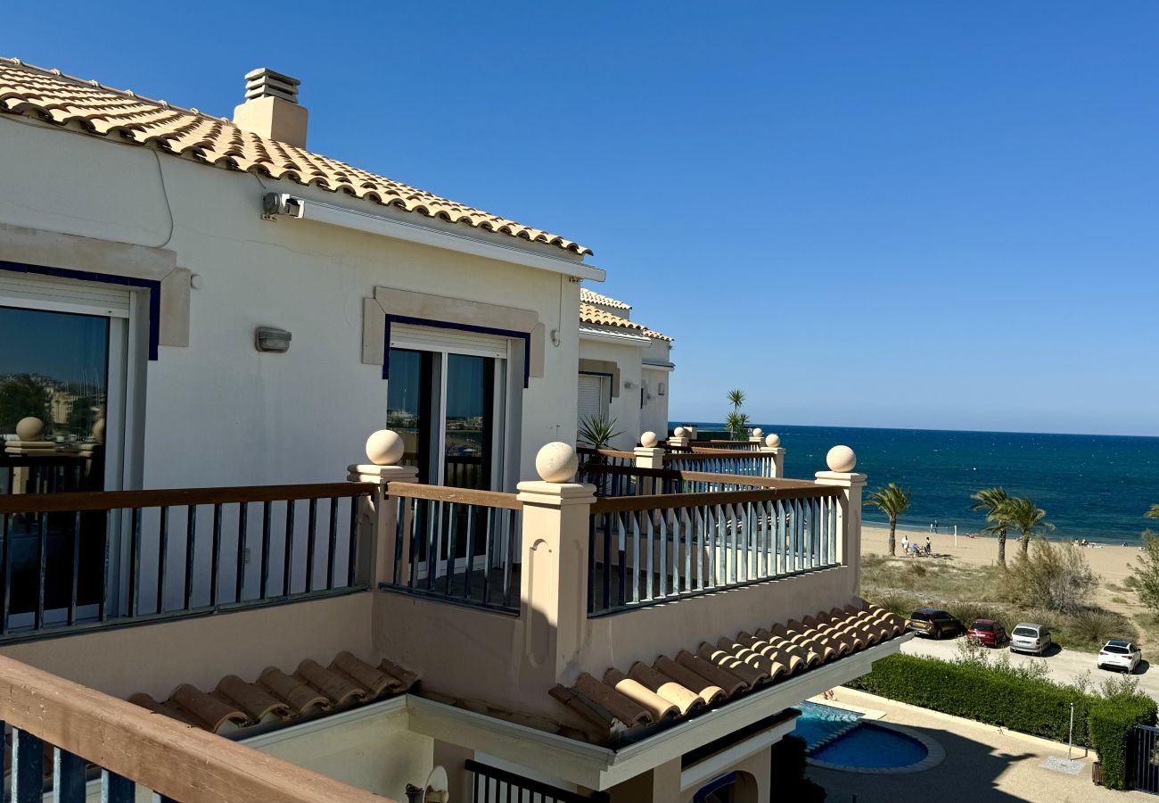 Apartment in Denia - CARLTON 131 beachfront, large terrace