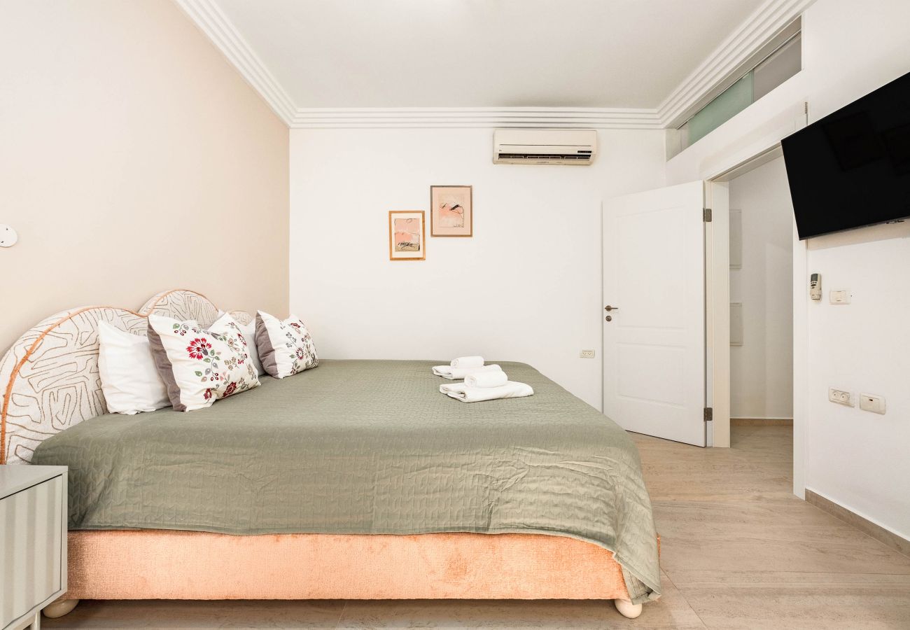 Apartment in Tel Aviv - Jaffa - Designer Gem Secret Patio & Jacuzzi Near Beach by FeelHome