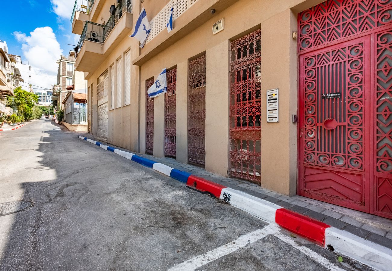Apartment in Tel Aviv - Jaffa - Designer Gem Secret Patio & Jacuzzi Near Beach by FeelHome