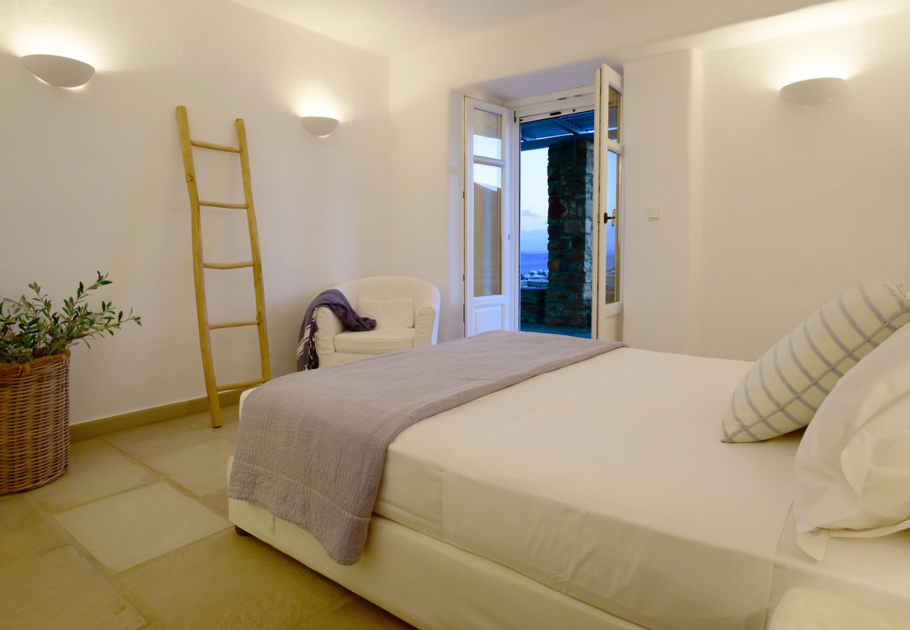 Villa in Tzanes - Soho Villa with private pool in Paros