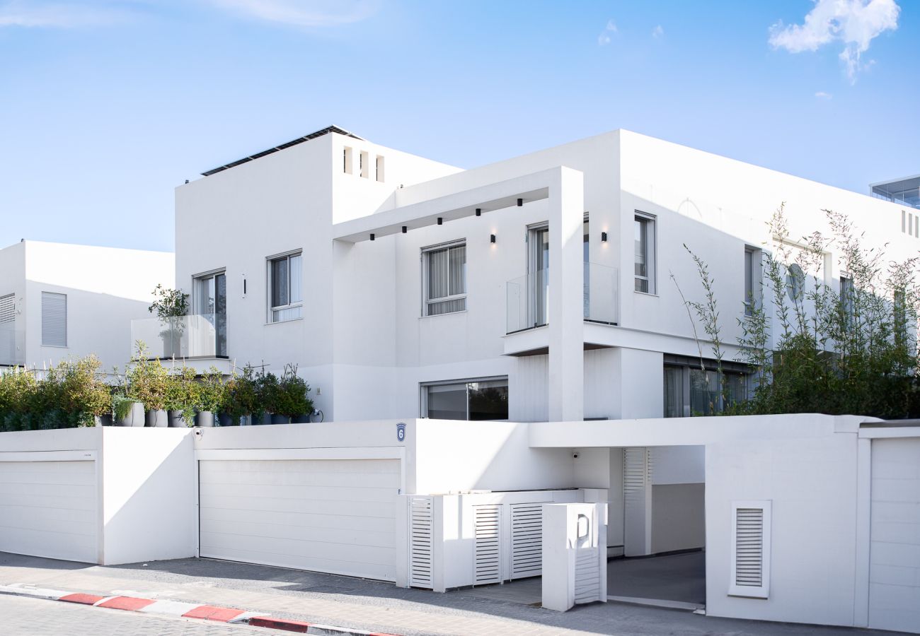 Villa in Herzliya - MAMAD Luxury New Villa with Private Pool by FeelHome