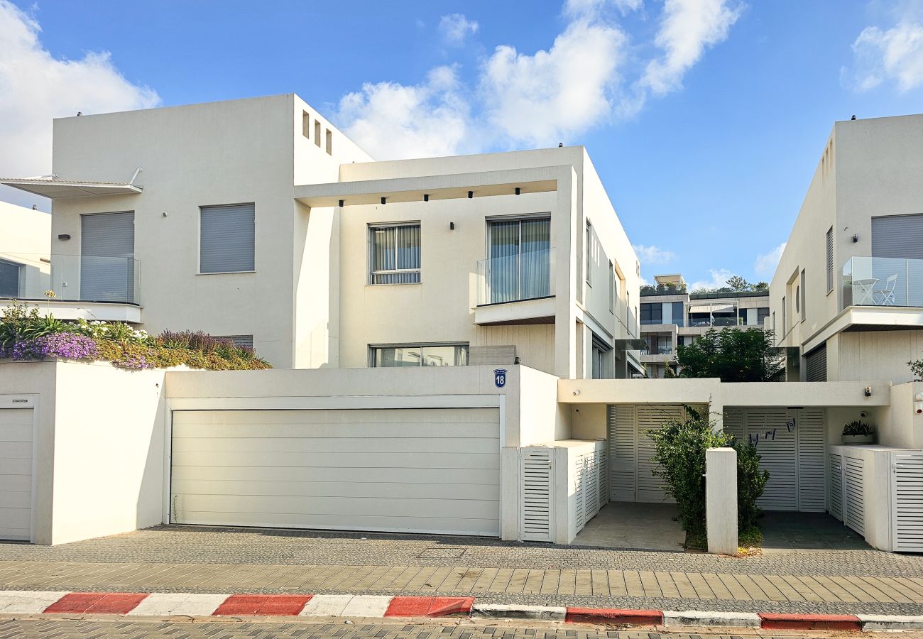 Villa in Herzliya - MAMAD Luxury New Villa with Private Pool by FeelHome