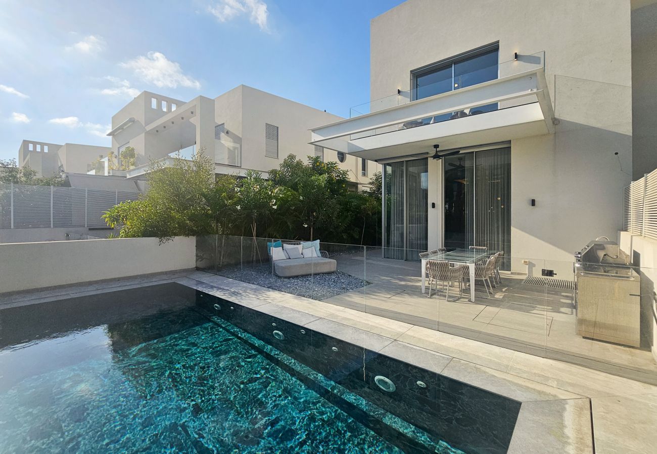 Villa in Herzliya - MAMAD Luxury New Villa with Private Pool by FeelHome