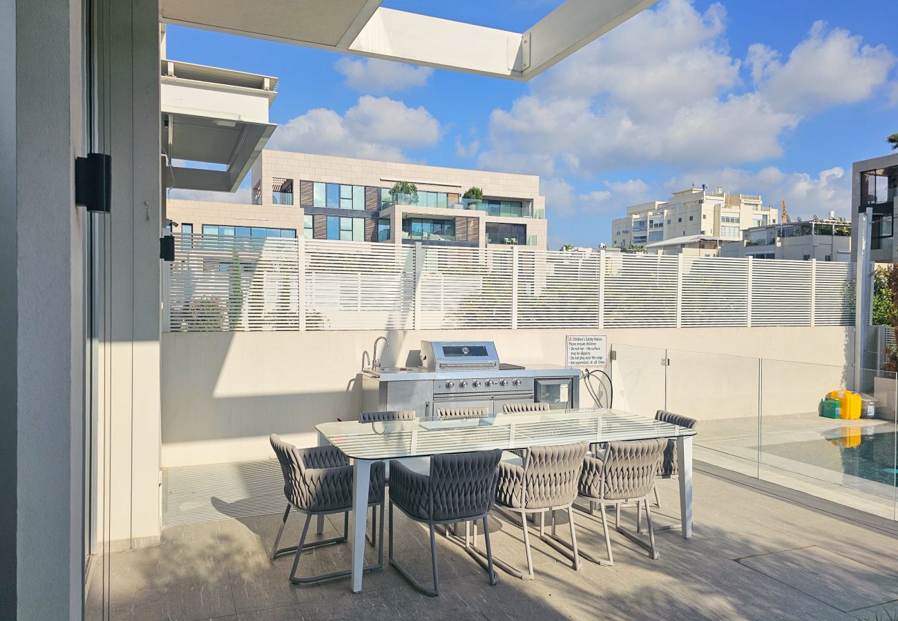 Villa in Herzliya - MAMAD Luxury New Villa with Private Pool by FeelHome