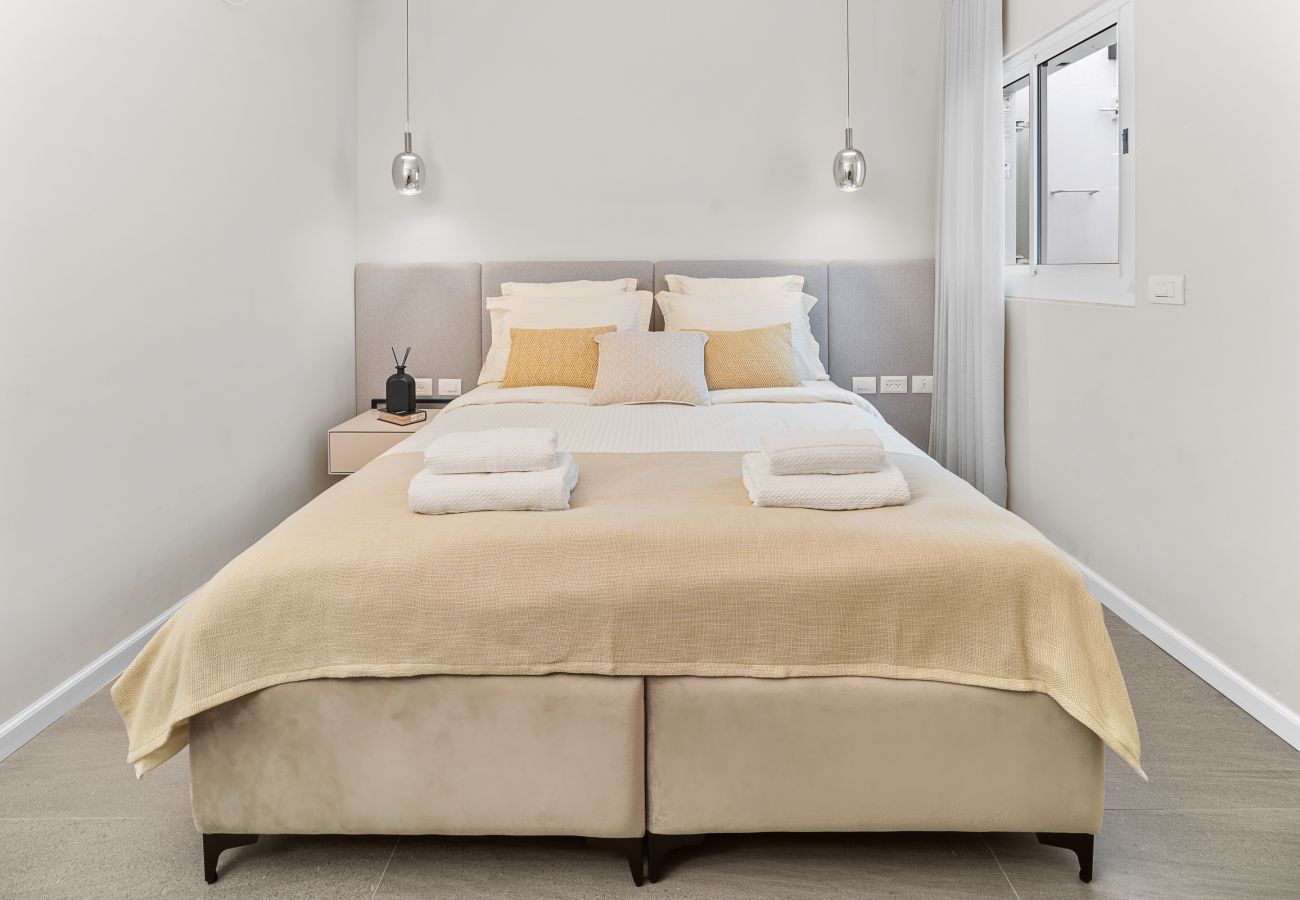 Villa in Herzliya - MAMAD Luxury New Villa with Heated Private Pool by FeelHome