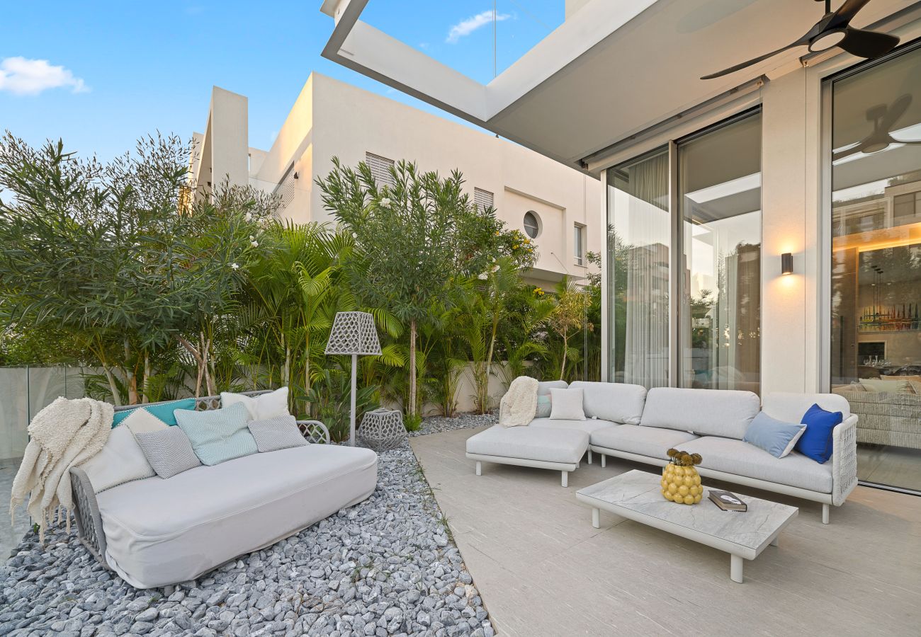 Villa in Herzliya - MAMAD Luxury New Villa with Heated Private Pool by FeelHome