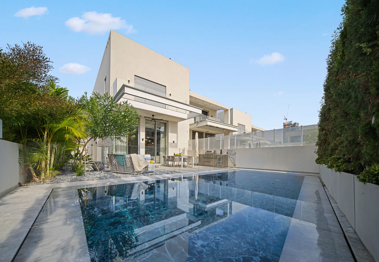 Villa in Herzliya - MAMAD Luxury New Villa with Heated Private Pool by FeelHome