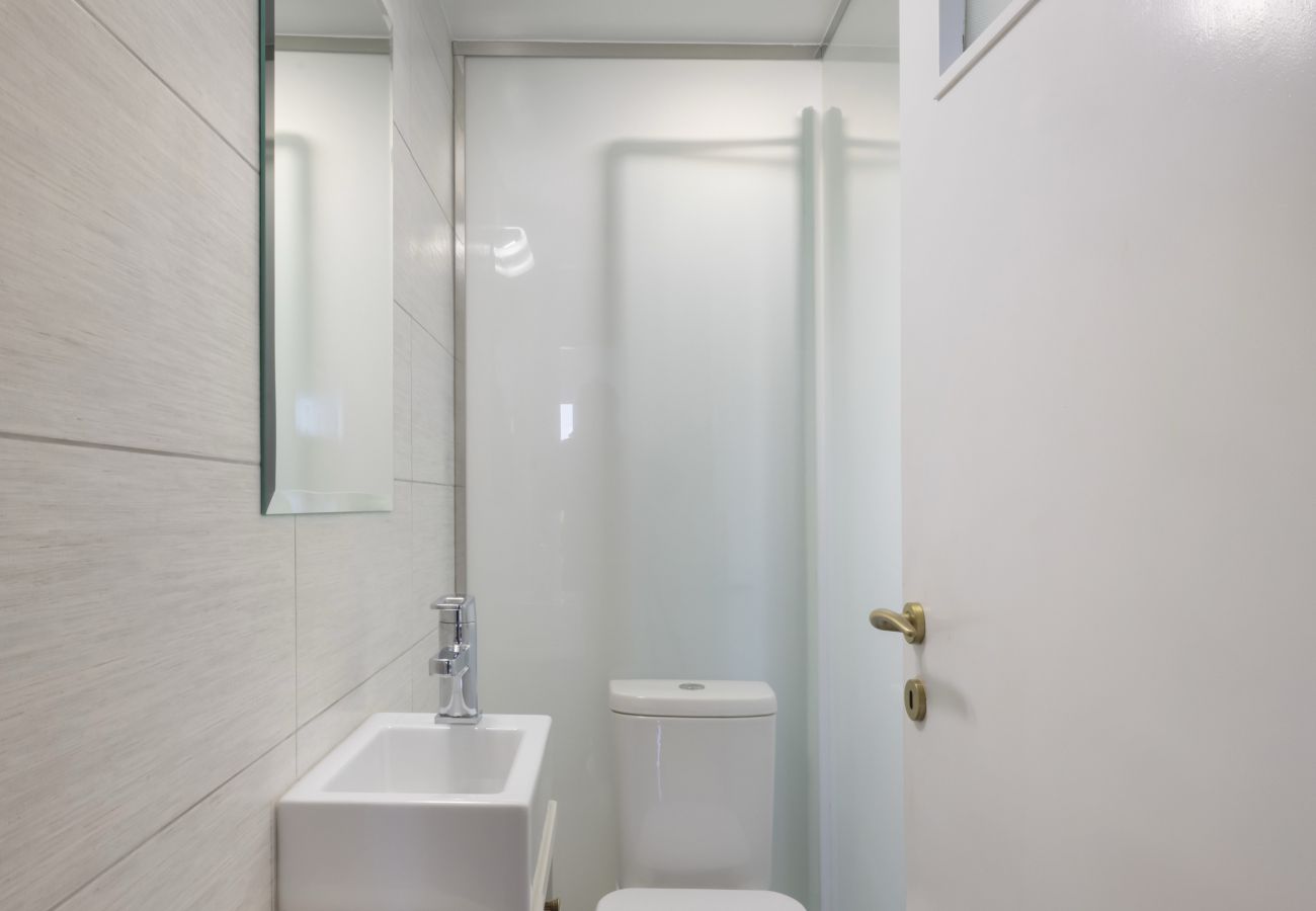 Apartment in Vouliagmeni - Elegant Sea-View Apartment