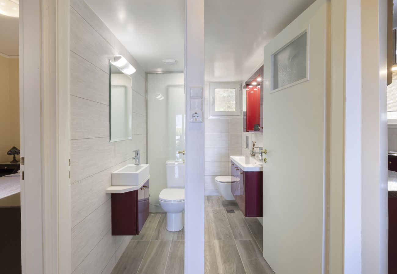 Apartment in Vouliagmeni - Elegant Sea-View Apartment