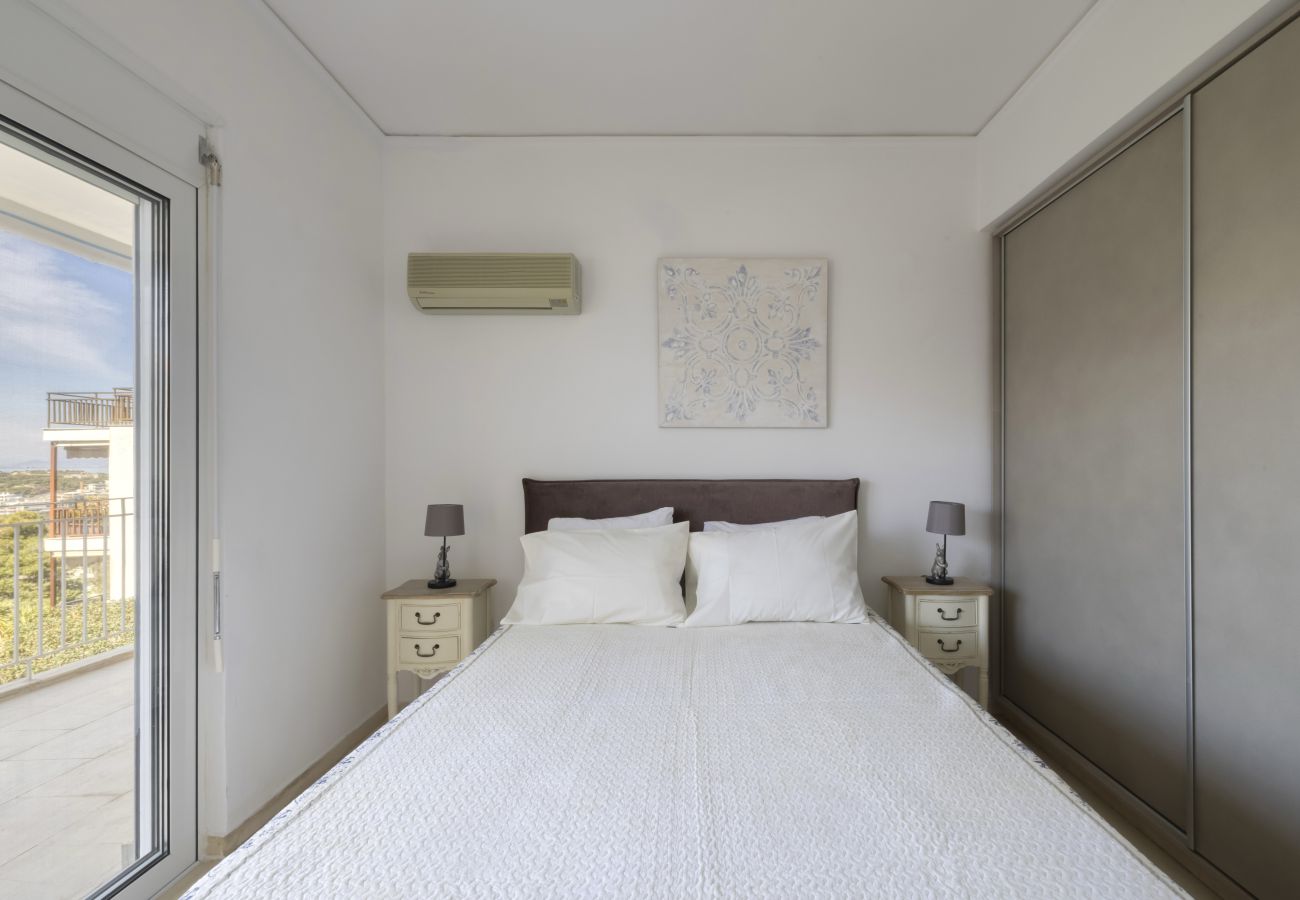 Apartment in Vouliagmeni - Elegant Sea-View Apartment