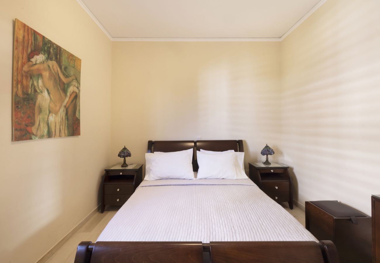 Apartment in Vouliagmeni - Elegant Sea-View Apartment