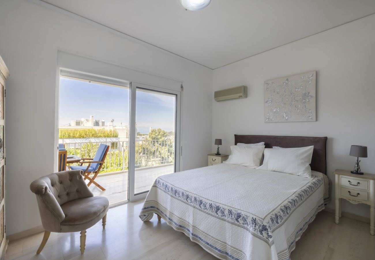 Apartment in Vouliagmeni - Elegant Sea-View Apartment