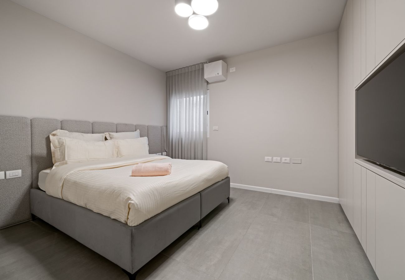 Villa in Herzliya - Luxury Brand New Villa with Pool by FeelHome