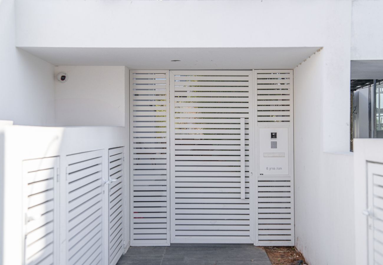 Villa in Herzliya - MAMAD Exclusive New Luxury Villa with Heated Pool by FeelHome