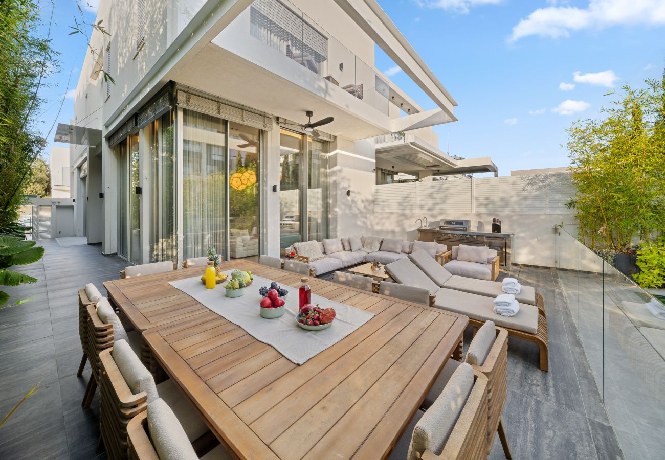 Villa in Herzliya - MAMAD Exclusive New Luxury Villa with Heated Pool by FeelHome