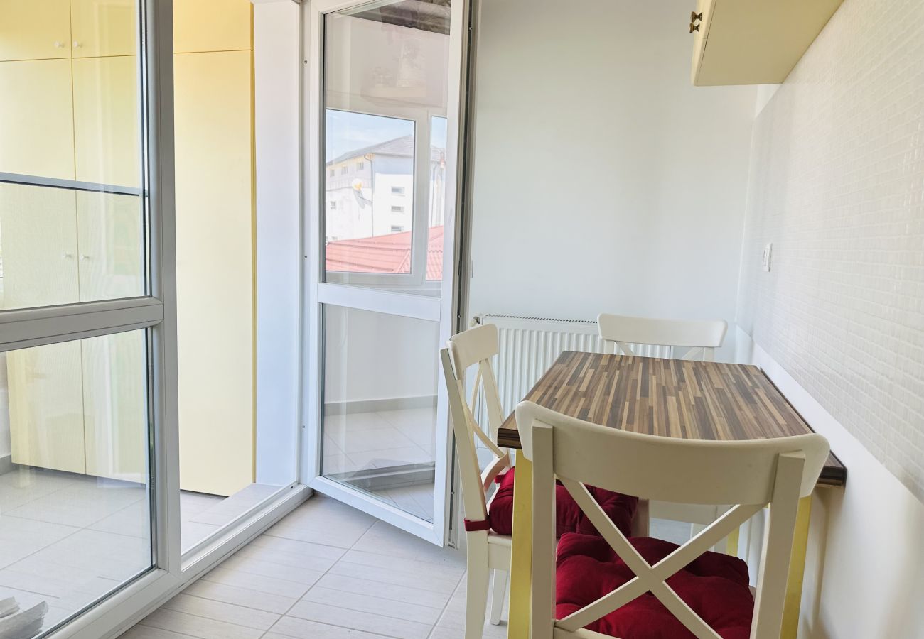 Studio in Bucharest - Comfy Studio near Gara de Nord | Sofa Bed & Kitchen