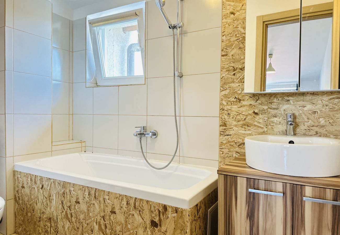 Studio in Bucharest - Comfy Studio near Gara de Nord | Sofa Bed & Kitchen