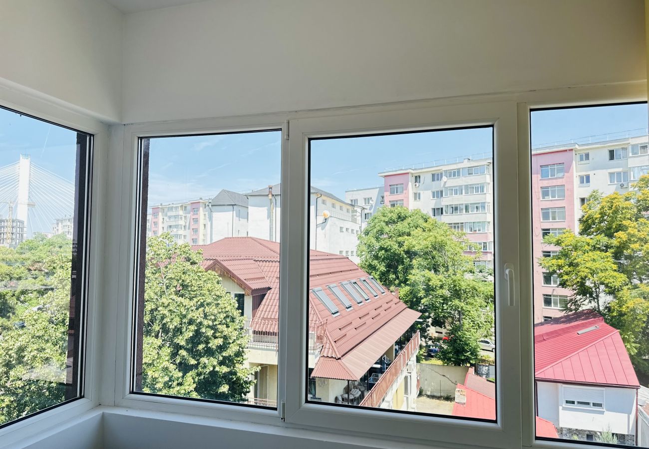 Studio in Bucharest - Comfy Studio near Gara de Nord | Sofa Bed & Kitchen