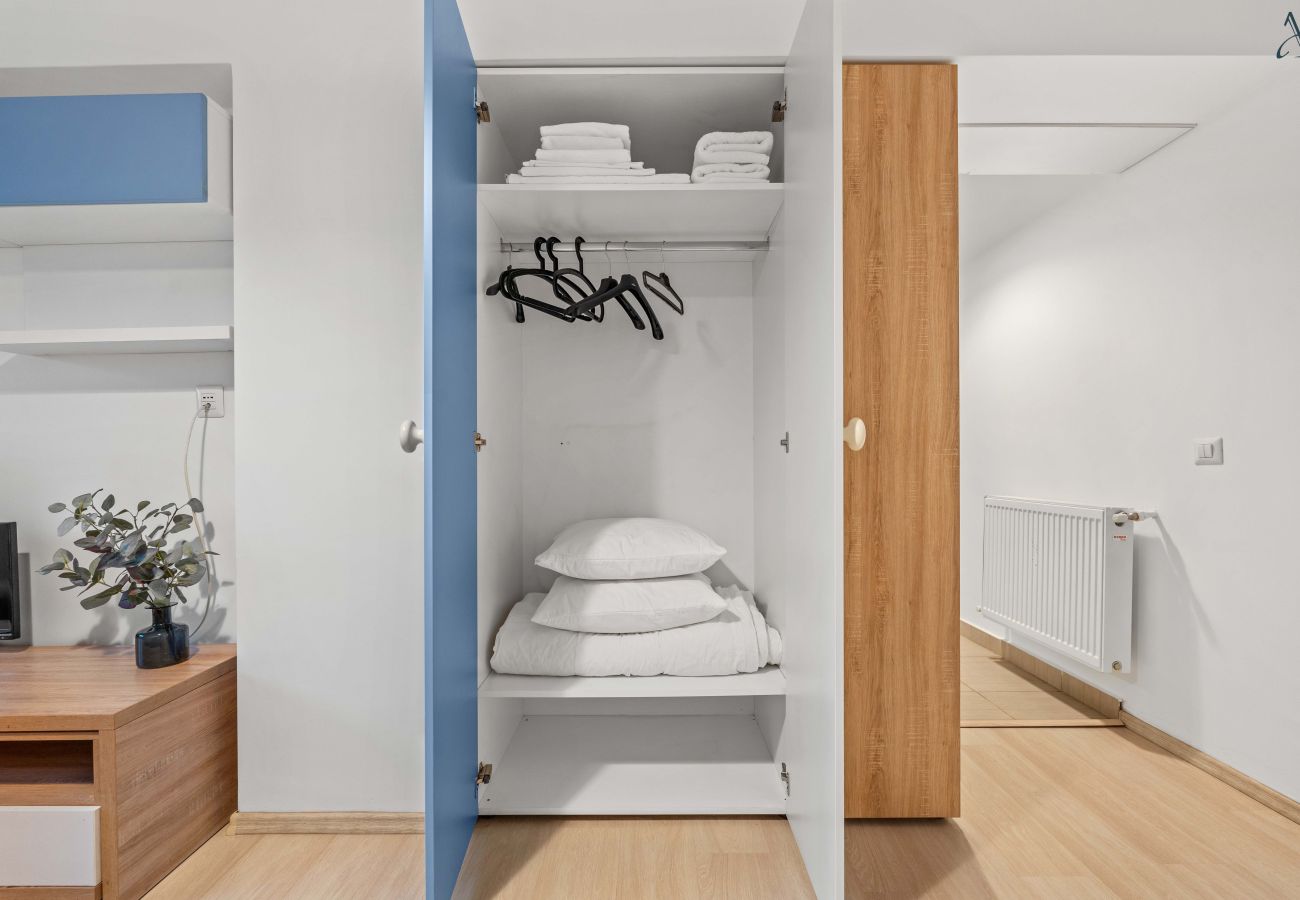 Studio in Bucharest - Comfy Studio near Gara de Nord | Sofa Bed & Kitchen