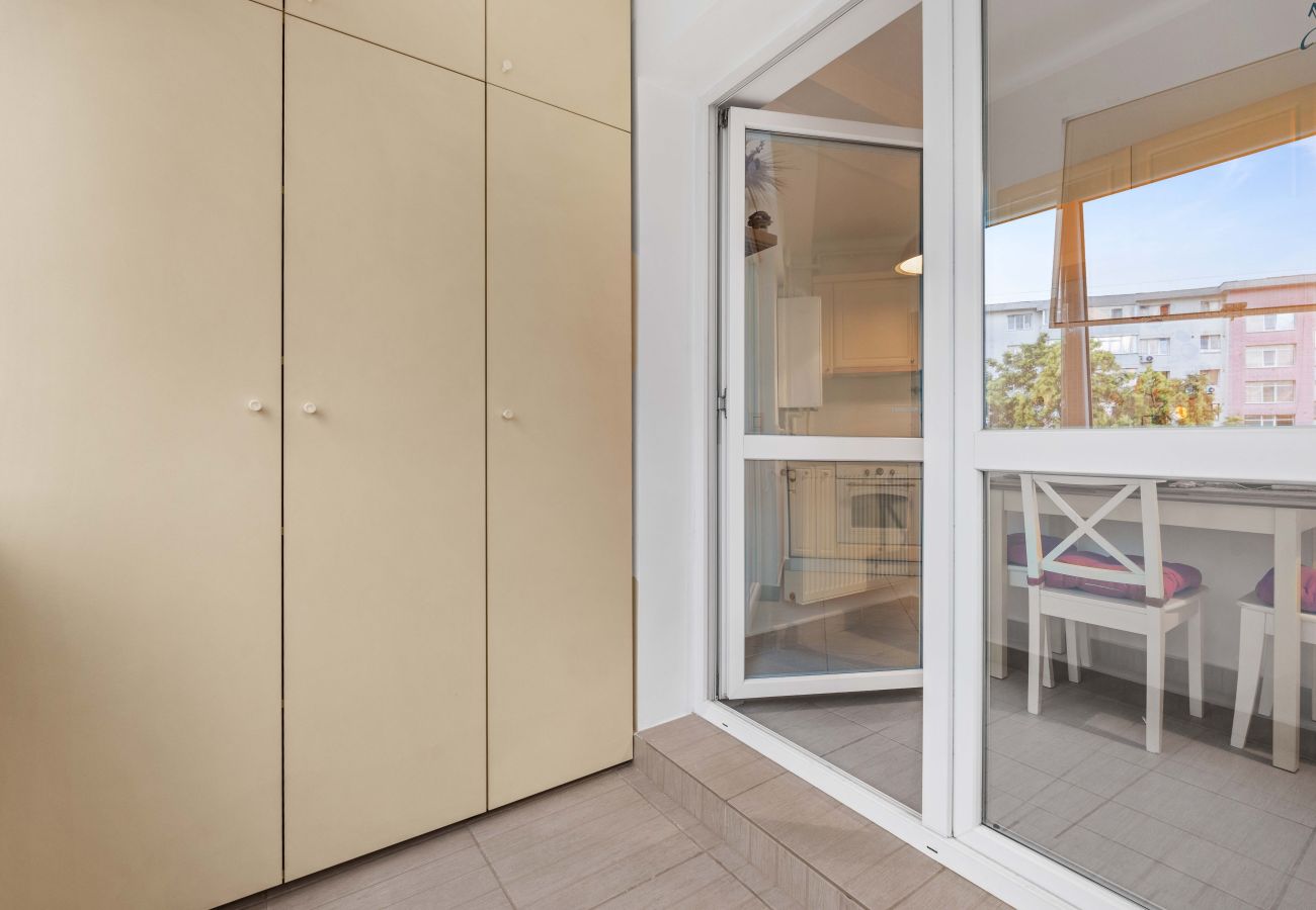 Studio in Bucharest - Comfy Studio near Gara de Nord | Sofa Bed & Kitchen