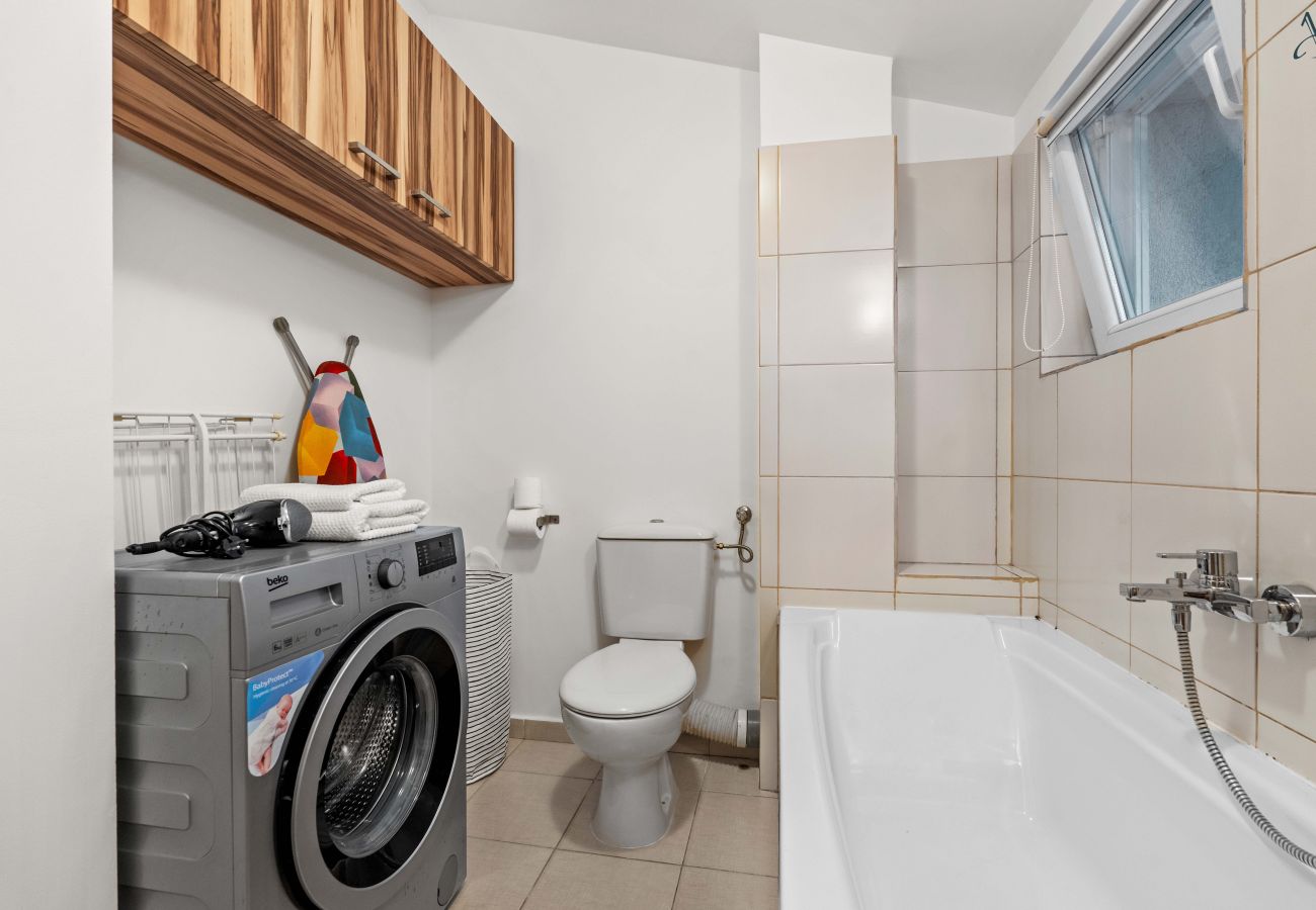 Studio in Bucharest - Comfy Studio near Gara de Nord | Sofa Bed & Kitchen