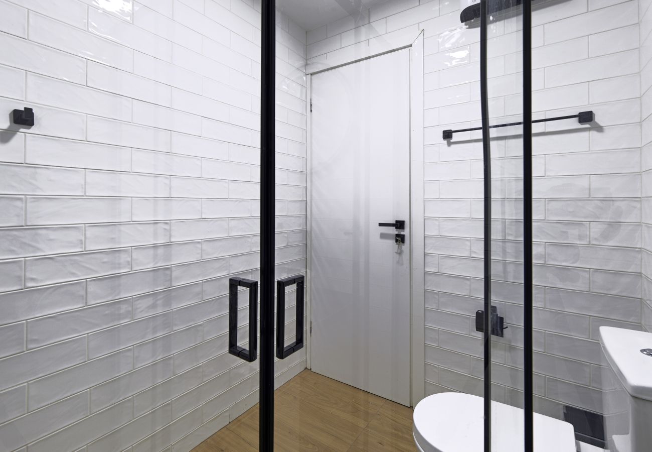 Apartment in Athens - Modern Comfort in Kipseli