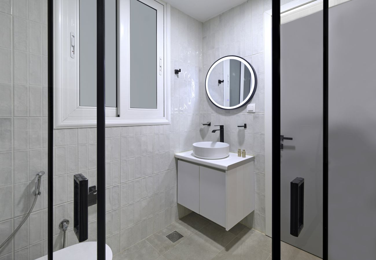 Apartment in Athens - Modern Comfort in Kipseli