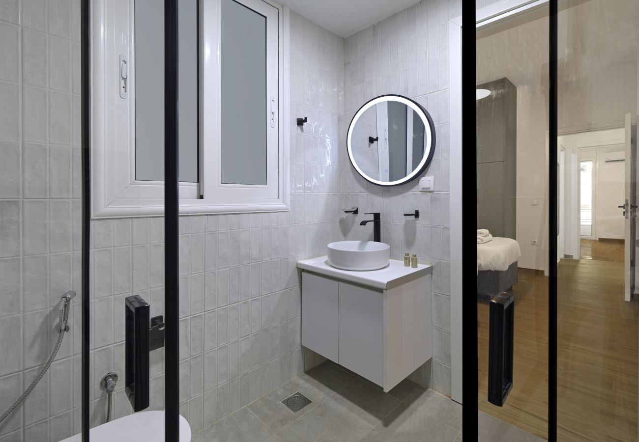 Apartment in Athens - Modern Comfort in Kipseli