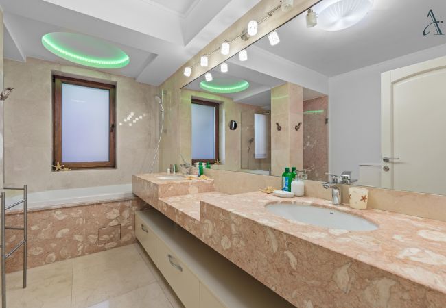 House in Bucharest - Art House House in Bucharest - Art House