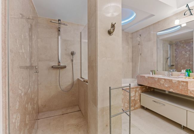 House in Bucharest - Art House House in Bucharest - Art House