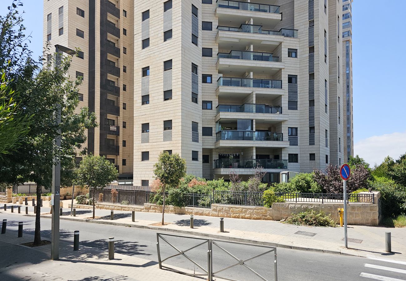 Apartment in Jerusalem - MAMAD Family Friendly New Condo by FeelHome