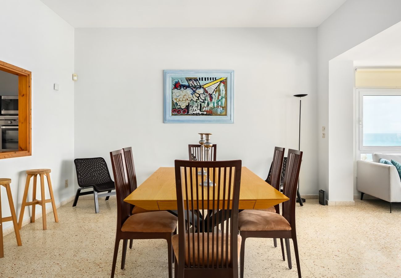 Villa in Beit Yanai - Cliffside Rustic & Charming Villa by FeelHome