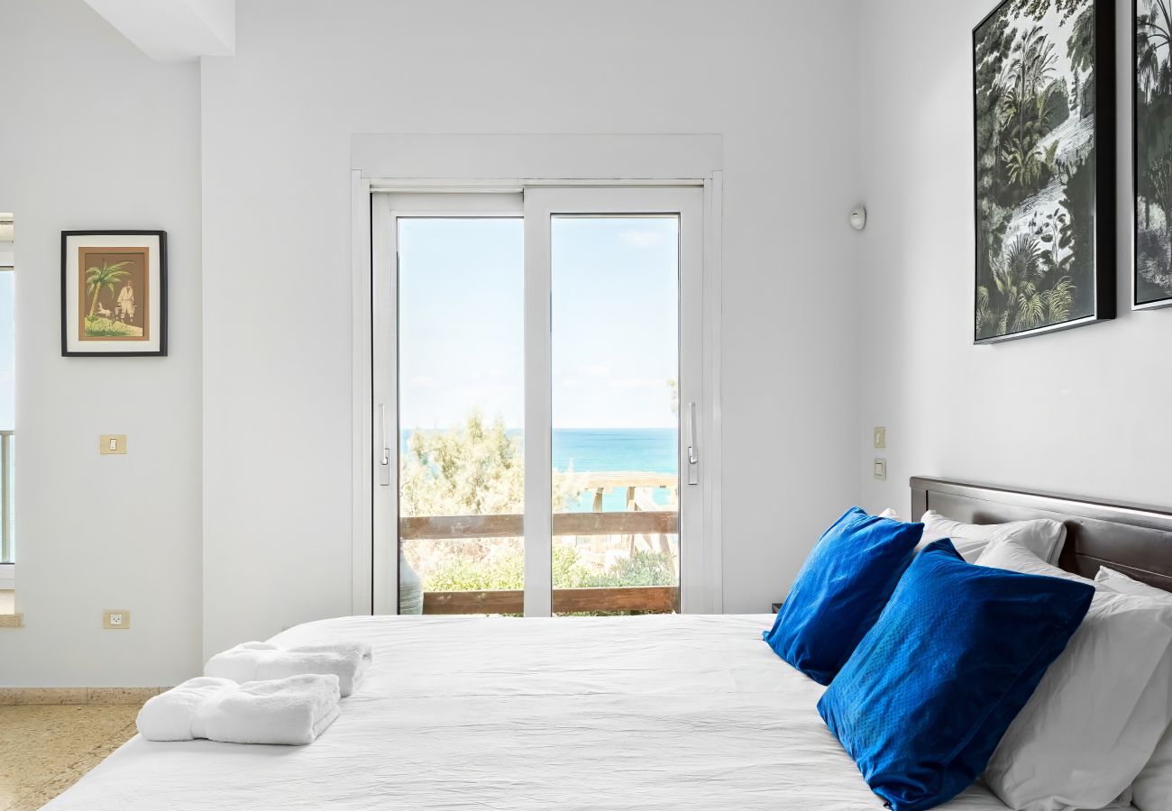 Villa in Beit Yanai - Cliffside Rustic & Charming Villa by FeelHome