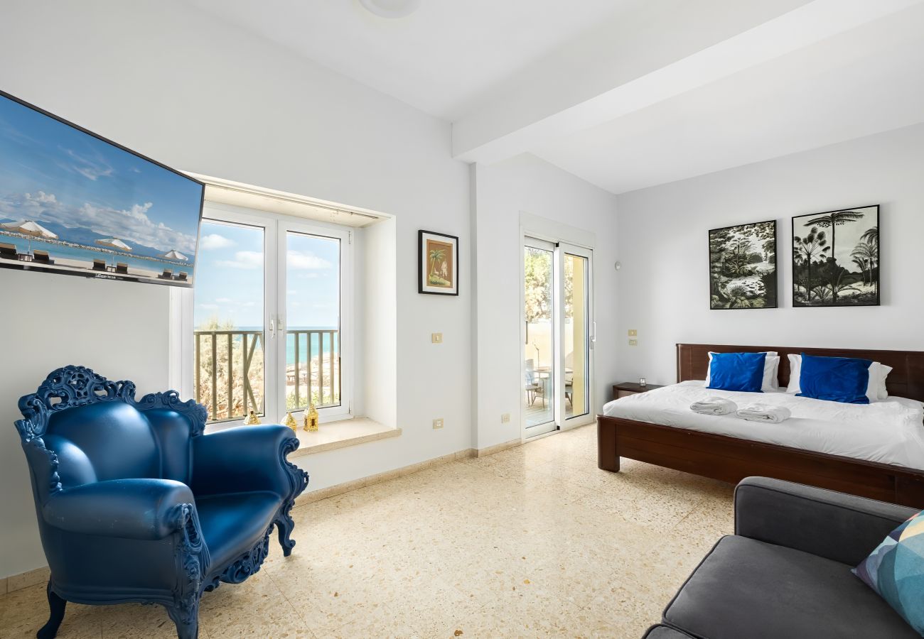 Villa in Beit Yanai - Cliffside Rustic & Charming Villa by FeelHome