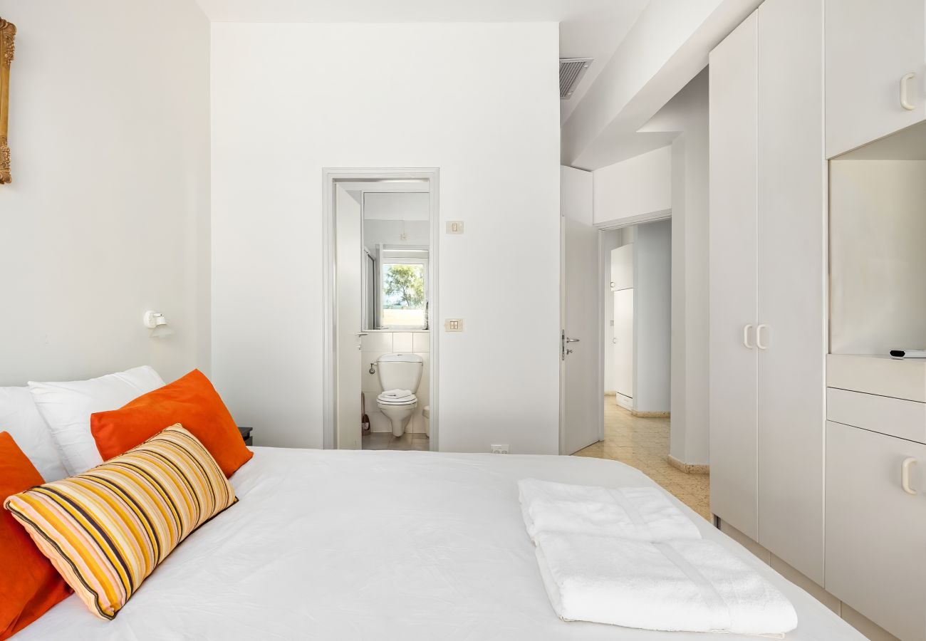 Villa in Beit Yanai - Cliffside Rustic & Charming Villa by FeelHome