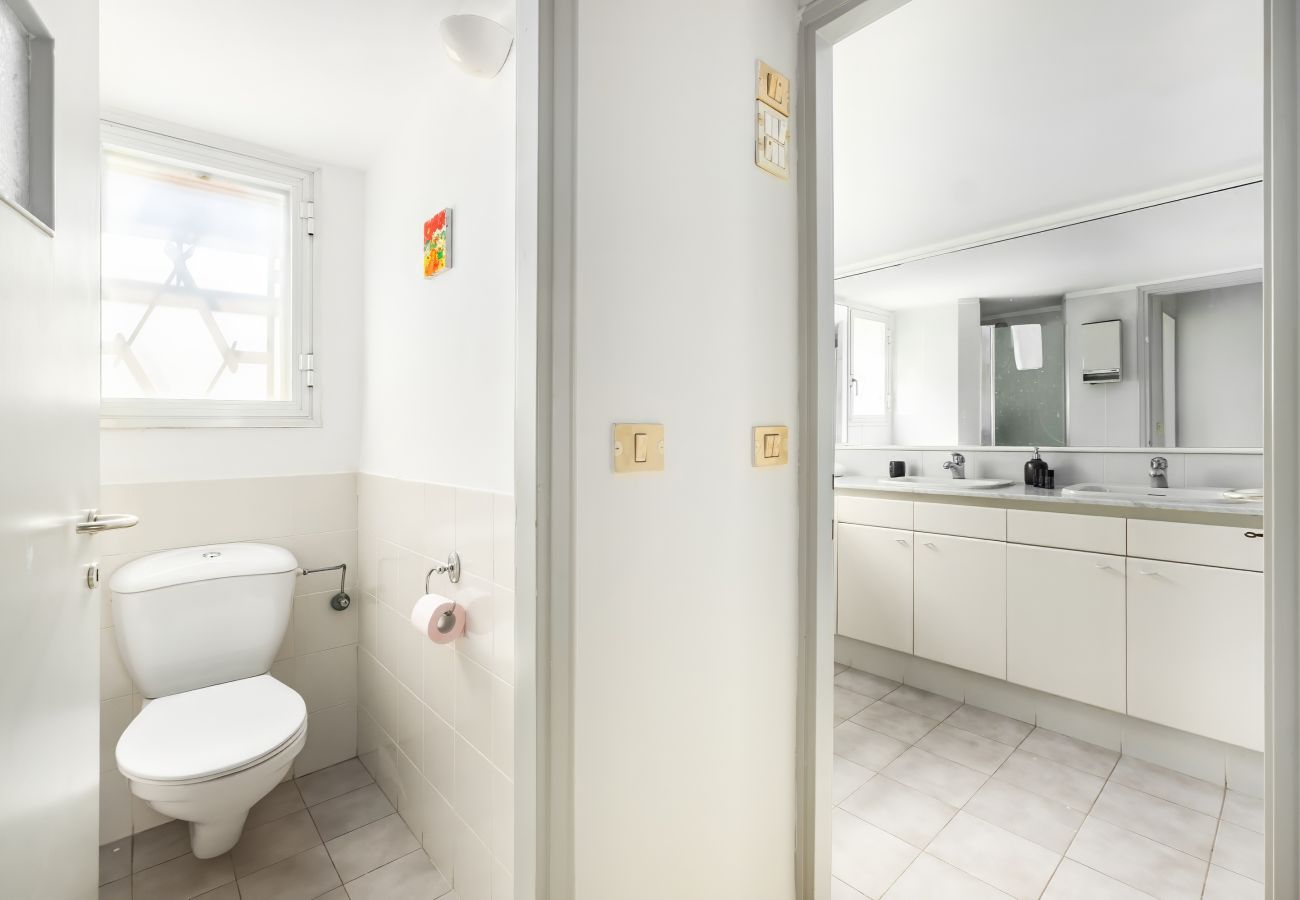 Villa in Beit Yanai - Cliffside Rustic & Charming Villa by FeelHome