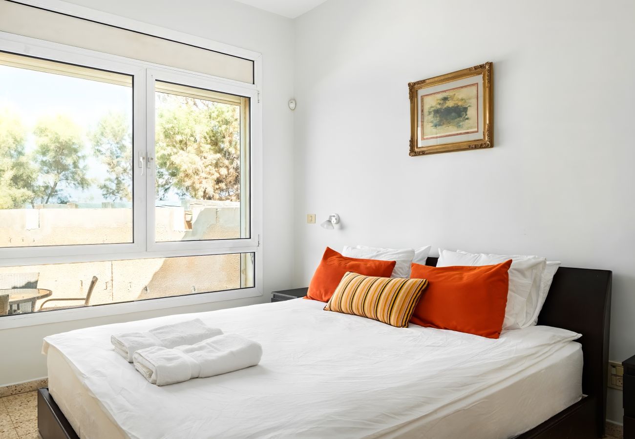 Villa in Beit Yanai - Cliffside Rustic & Charming Villa by FeelHome